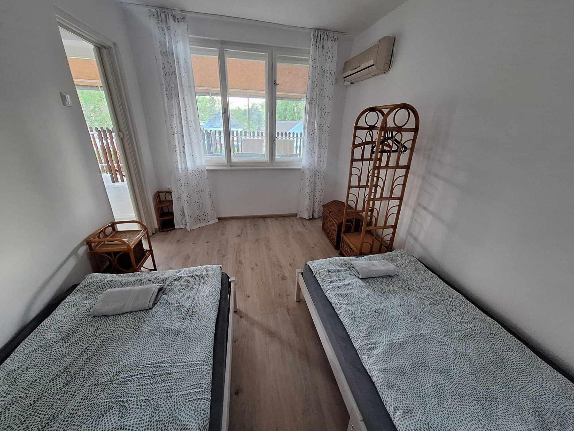 Sarga311 Ueduelohaz Szeged Villa Exterior photo